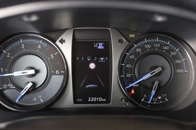 Toyota HiLux Double Cab Invincible 4x4 AT