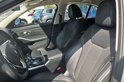BMW Seria 3 318i Sport Line