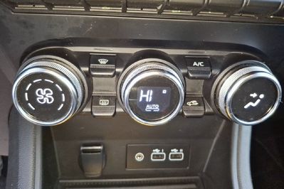 Renault Captur Techno Fast Track 1.6 E-tech Hybrid AT