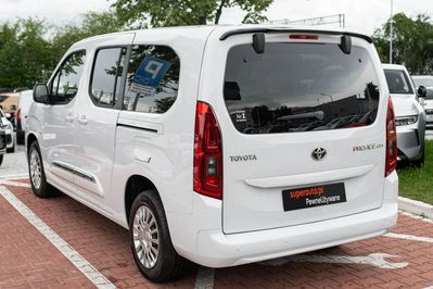 Toyota Proace City Verso Long 1.5 d-4D Business