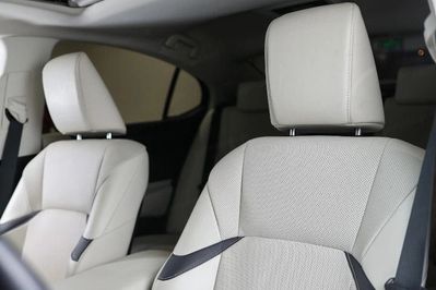 Lexus ES 300h F Sport Design