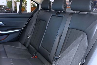 BMW Seria 3 318i Sport Line aut