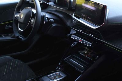 Peugeot 208 GT eDCS 1.2 mHEV