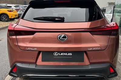 Lexus UX 300h F Sport Design Hybrid Dynamic Force