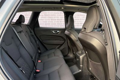 Volvo XC60 B5 AWD Ultra Dark