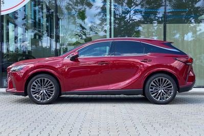 Lexus RX 450h+ Omotenashi