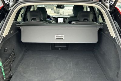 Volvo XC60 B5 B AWD Plus Dark aut