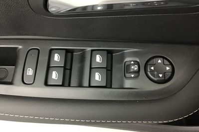 Peugeot 208 ALLURE 1.2 mHEV e-DCS6