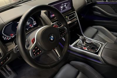 BMW Seria 8 M8