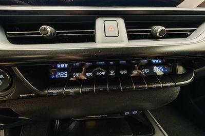 Lexus UX 300h F Sport Design 2.0 Hybrid Dynamic Force