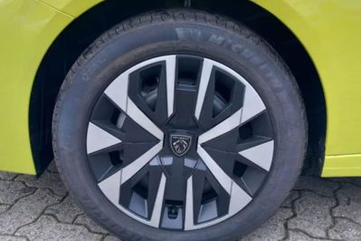 Peugeot 208 Business 1.2 mHEV e-DCS6