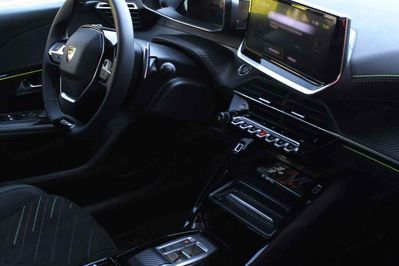 Peugeot 208 GT eDCS 1.2 mHEV