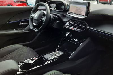 Peugeot 2008 GT Exclusive e-DCS6 1.2 PureTech mHEV