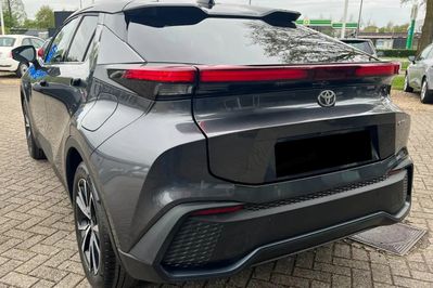 Toyota C-HR Style 2.0 Hybrid Dynamic Force Plug-in