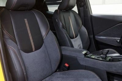 Lexus LBX Hybrid Cool