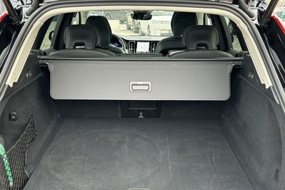 Volvo XC60 B5 B AWD Plus Dark
