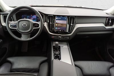 Volvo XC60 B5 B AWD Plus Dark aut