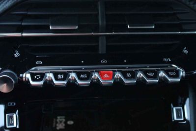 Peugeot 208 GT e-DCS6 1.2 mHEV