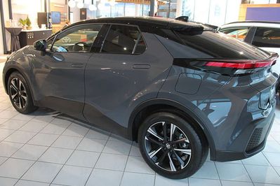 Toyota C-HR Style 2.0 Hybrid Dynamic Force Plug-in