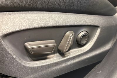 Toyota C-HR Executive 2.0 Plug-in Hybrid Dynamic Force