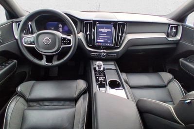 Volvo XC60 B5 B AWD Plus Dark