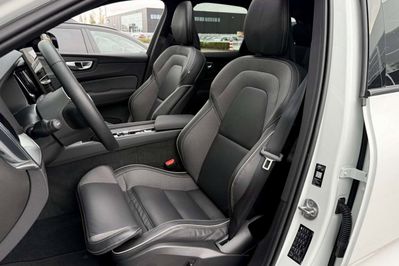 Volvo XC60 B5 AWD Plus Black Edition