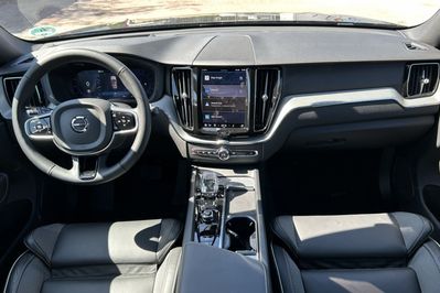 Volvo XC60 B5 B AWD Plus Black Edition aut