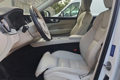 Volvo XC60 B4 D AWD Plus Dark