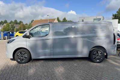 Ford Transit Custom 320 L2H1 Limited PHEV CVT