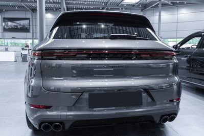 Porsche Cayenne E-Hybrid Black Edition