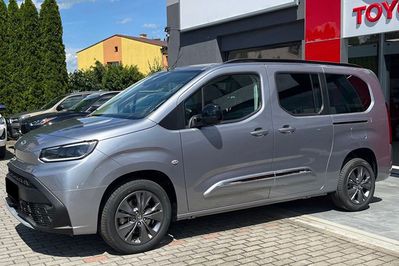 Toyota Proace City Verso Family MT6
