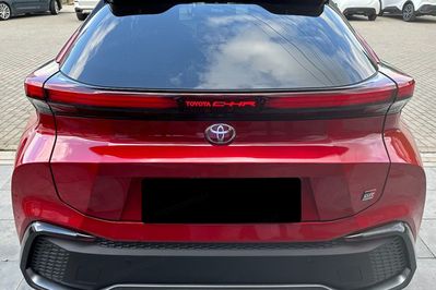 Toyota C-HR GR Sport 2.0 Hybrid Dynamic Force Plug-in