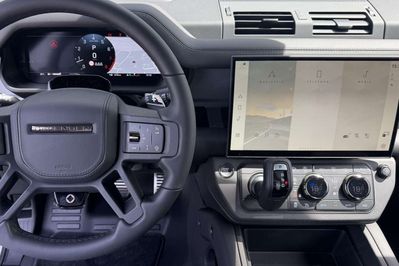 Land Rover Defender 110 P635 V8 Octa