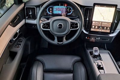 Volvo XC90 T8 AWD Plug-In Hybrid Ultra Dark 7os