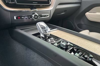 Volvo XC60 B5 AWD Plus Dark