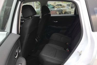 Honda ZR-V Elegance 2.0 i-MMD HEV 2WD CVT