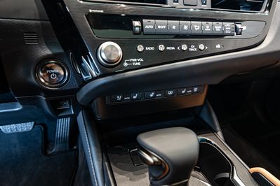 Lexus ES 300h Omotenashi