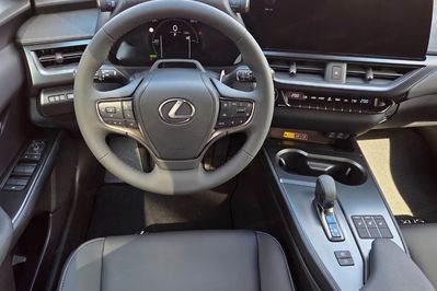 Lexus UX 300h F Sport Design Hybrid Dynamic Force
