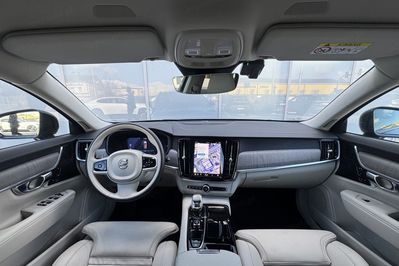 Volvo V90 T8 AWD Plug-In Hybrid Plus Dark aut