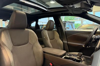 Lexus RX 450h+ Omotenashi 2.5 Hybrid Plug-in