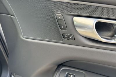 Volvo XC60 B5 B AWD Plus Dark
