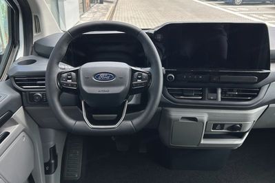 Ford Tourneo Custom 320 L2H1 Titanium A8
