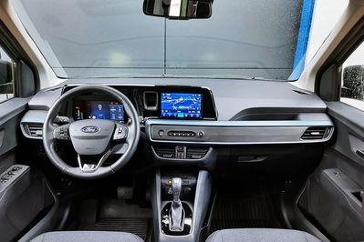 Ford Tourneo Courier Active AT