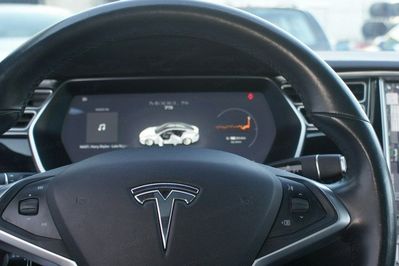 Tesla Model S 75