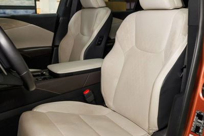 Lexus RX 450h+ Omotenashi