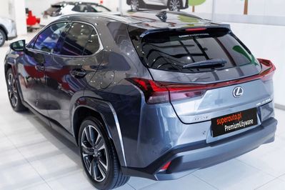 Lexus UX 300h AWD