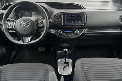 Toyota Yaris Hybrid 100 Selection
