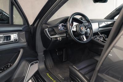 Porsche Panamera Turbo Hybrid