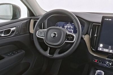 Volvo XC60 B5 B AWD Plus Dark aut