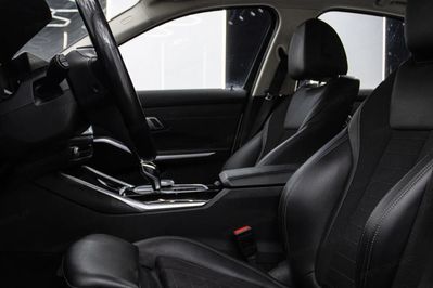 BMW Seria 3 318i Advantage